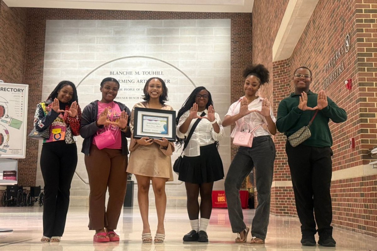UCitySchools's tweet photo. Congrats to UCHS sophomore Hailiee-Dreu’ Woolfolk on receiving the Dance STL Summer Scholarship Award! 💃 Selected from students across six schools, she earned a full summer dance scholarship plus access to Dance STL’s mentorship network. We are so proud! @UCSharonica https://t.co/zcLqzWxqeQ