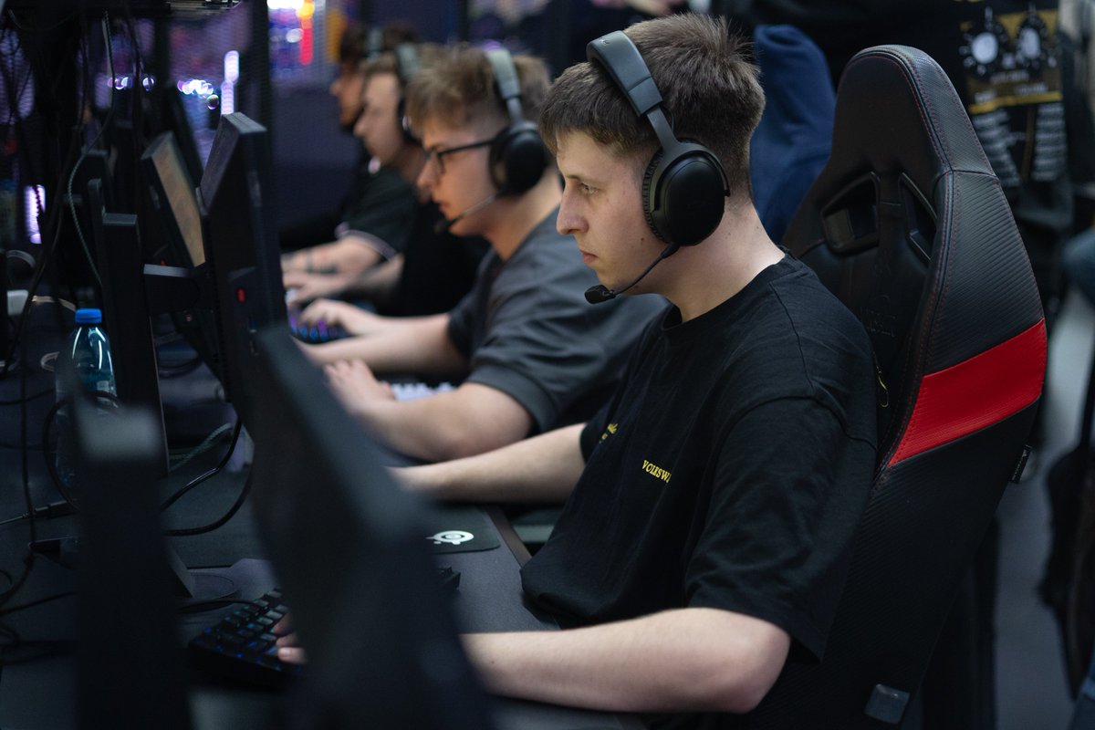 Nisla_Rakow's tweet photo. Dostajemy się do closed qualsów do ligi masters na @ARRMYgg 

Niżej autor pięknego calla ninja defuse: @Norberty_ 
A obok niego, auto tego ninja defuse: @witekkox1231 

@superiongg @PODZIEMIECS2 https://t.co/Ecj60UHc8U