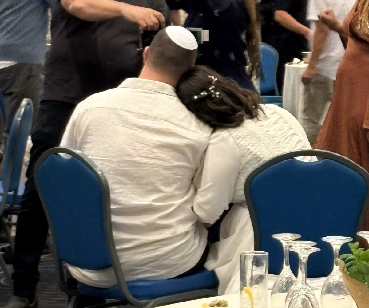 TamaDolev's tweet photo. החתונה נדחתה פעמיים בגלל המלחמה אבל היום זה סוף סוף קרה. הזוג הכי יפה וטהור שאי פעם התחתן. https://t.co/yezqy8pg1Y
