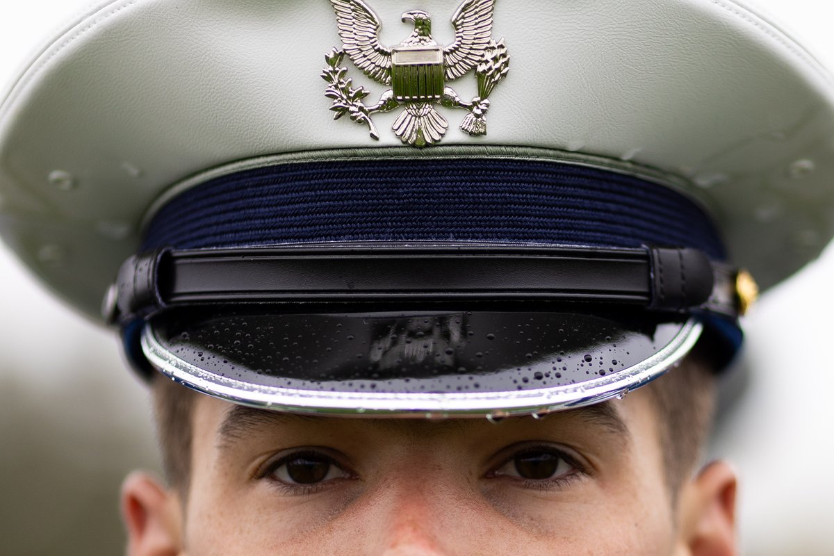 af_academy's tweet photo. 🎓All 4 cadet classes came together for the Grad Parade honoring #USAFA2026.

This long-standing tradition marks the transfer of leadership within the Cadet Wing as the Class of 2026 prepares to commission &amp; rising Firsties carry forward the legacy of service &amp; the #LongBlueLine. https://t.co/3GLl1ftXbr