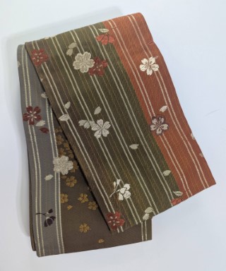 OhioKimono's tweet photo. A mix of vintage and brand new hanhaba obi were added this week - https://t.co/i4ckpYxpHE  ---- #kimono #ohiokimono #kitsuke https://t.co/tUH5Ys6lko