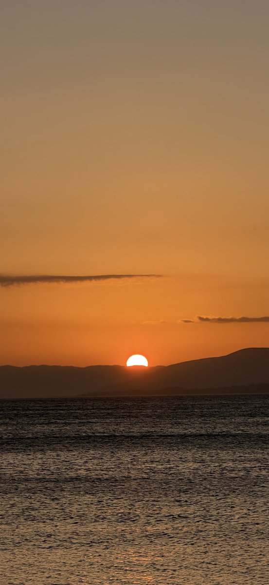 CalumCorral's tweet photo. Largs sunset at 9.35pm https://t.co/x5c8gVEfsp