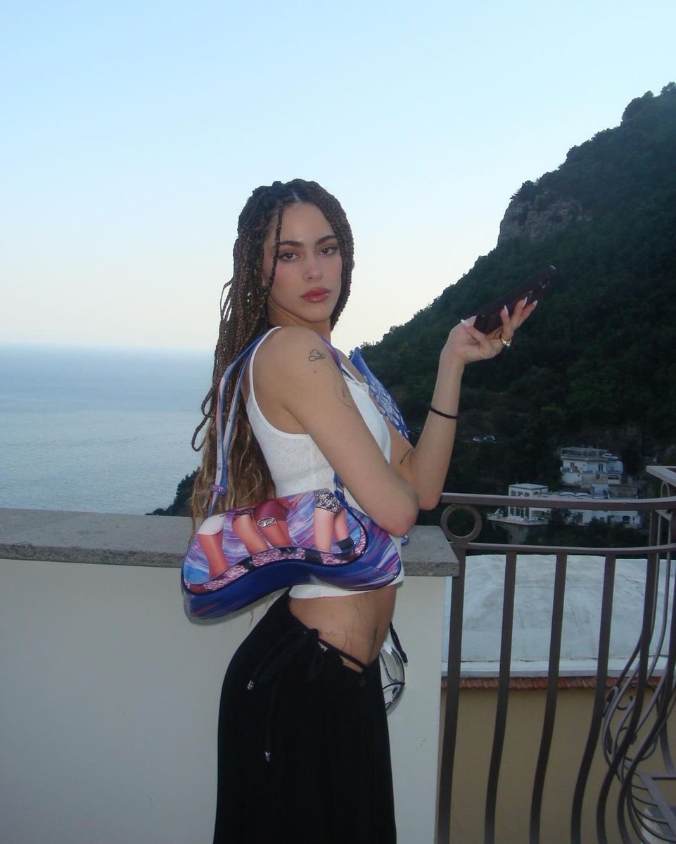 rosyggero's tweet photo. tini regresa a italia💔
mira lo linda q te quedaba https://t.co/5NpZilGEru