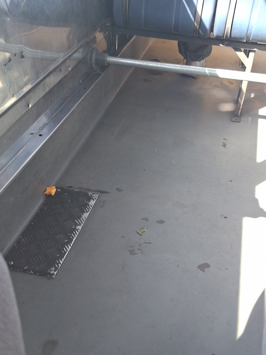 EsteffaPf's tweet photo. Y el olor del bus era lo peor... 
Y asi nos piden que les paguemos mas...
¡Sinvergüenzas!

@Bel29553222 @LoboTitin @PerseusSan @enajas https://t.co/Wzea6UUFBt