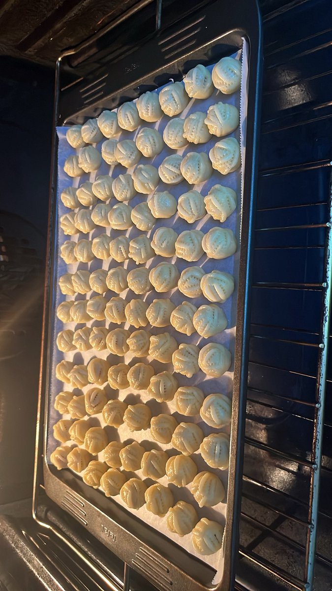 JAB7__'s tweet photo. معمول العيد من ايديني 👩🏽‍🍳🤍 https://t.co/5zcTJFQdpZ