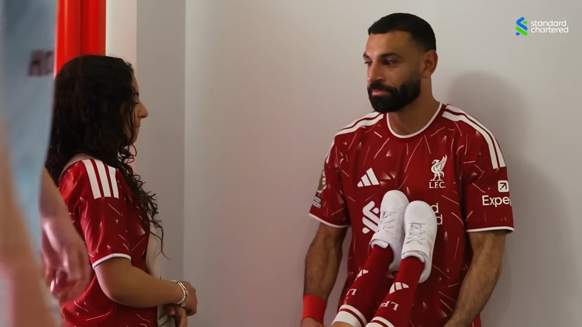 SalligatorLFC's tweet photo. This was my favourite/the funniest part of Inside Anfield. Mo's chatting to Makka and then two little feet appear. https://t.co/hoM4GVDMb6