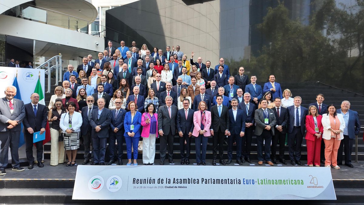 r_velascoa's tweet photo. Agradezco a la presidenta del @senadomexicano, @LauraI_Castillo, su invitación a la Asamblea Parlamentaria Euro-Latinoamericana. Junto a @beatrizroblesgs, @javilopezEU, @GabrielMatoA y Daniel Caggiani, celebramos el inicio de este encuentro birregional y destacamos la importancia de ratificar los nuevos acuerdos 🇲🇽-🇪🇺 que regularán nuestras relaciones políticas, económicas y de cooperación.

Como reflexionaba Octavio Paz, México es un puente entre mundos, y esa capacidad de tender vínculos entre lo antiguo y lo nuevo es precisamente su mayor fortaleza.

El impulso legislativo del @Europarl_ES y los parlamentos de los estados miembros será decisivo para que este acercamiento —renovado tras la reciente Cumbre— se traduzca en resultados concretos.