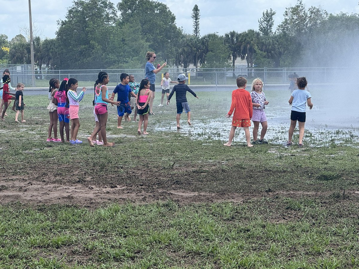 ManateeElem's tweet photo. Manatee’s Field Day was a huge success!! The kids had an absolute blast, and the staff had just as much fun too! https://t.co/ZS15MHUz1M