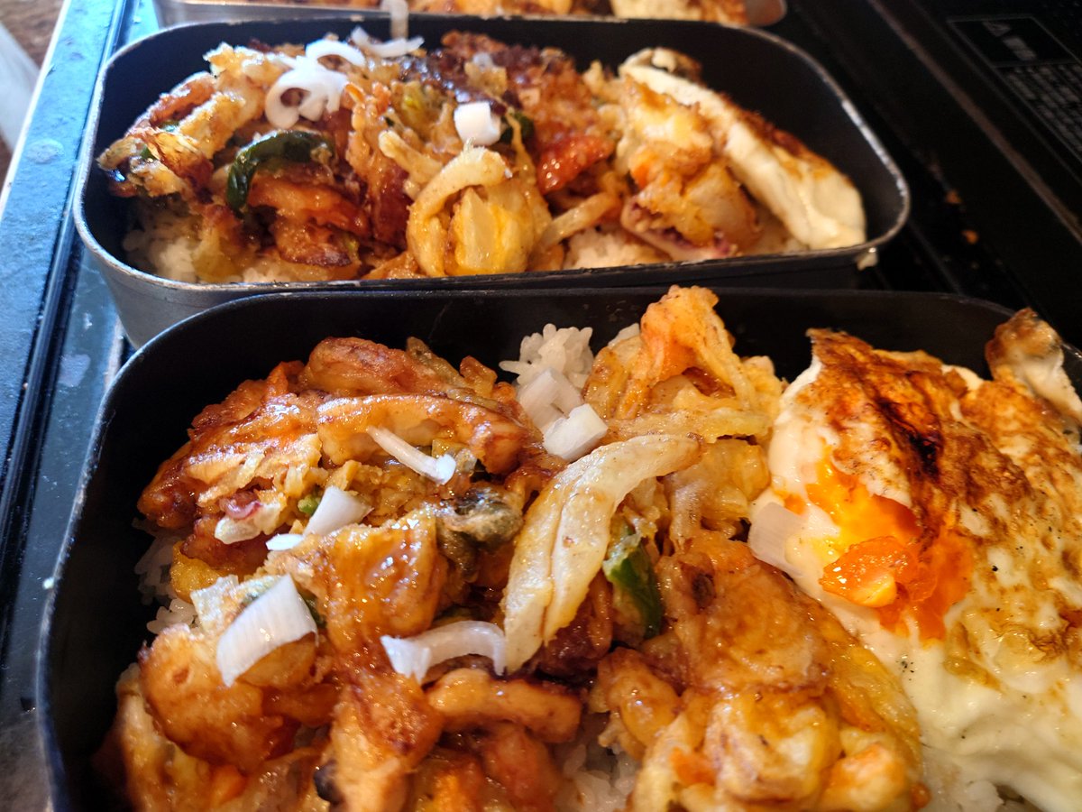 yesstyle1's tweet photo. かき揚げ丼弁当〜♪ https://t.co/DMYgbz3WVV