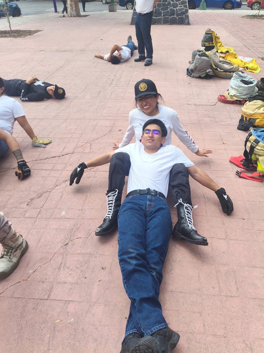 Rescate_Condor's tweet photo. Nuestros #voluntarios del Escalafón Básico de Adiestramiento demuestran su compromiso en el Curso Institucional de Prevención, Combate y Extinción de Incendios Nivel Avanzado. 

#CóndorCercaDeTi 
#VocaciónDeServicio 
#ProtecciónCivil 
#PorMéxico https://t.co/VmntFFNdWW