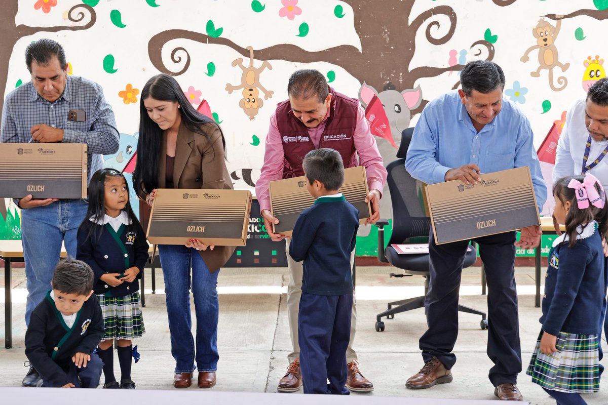 SeducEdoMex's tweet photo. ✨🏫 ¡Seguimos transformando las escuelas de #IxtapanDelOro y #DonatoGuerra con #SECTIEnTuComunidad!

Con 4.3 mdp, el Secretario Miguel Ángel Hernández Espejel fortaleció espacios educativos con:

🧱 Infraestructura
⚒️ Rehabilitación
🪑 Mobiliario
💻 Computadoras https://t.co/PUjN5qjZ5H