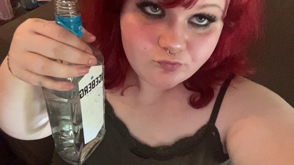 m4vies's tweet photo. if i don’t drink soon im gonna explode #alc #alcohol #pleasseee #dmme #promotwt #sfwtwt https://t.co/2HDkCUkXo8