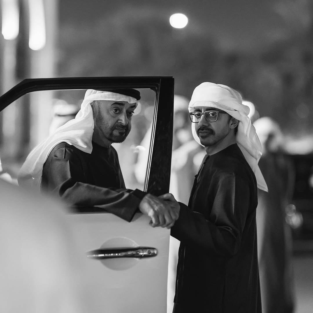 uae__1971__'s tweet photo. تسوى عيوني ولا بعد يمكن أغلى .. 

#الامارات ♥️🇦🇪 https://t.co/LO2i8Mx8rI