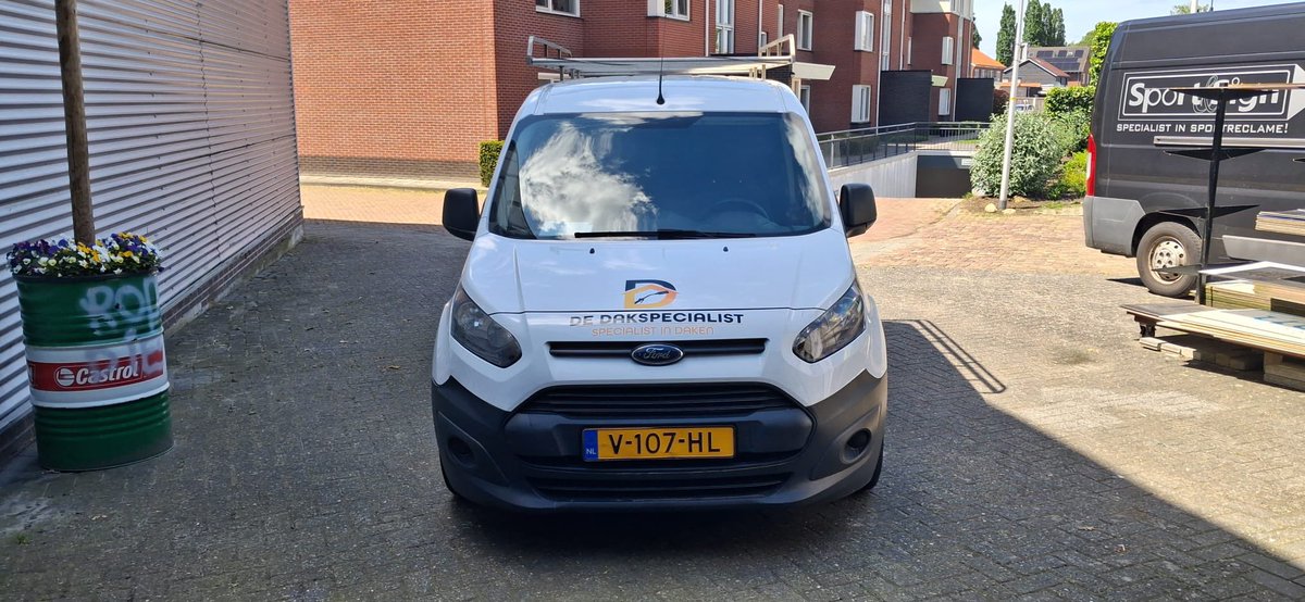 Sportsign's tweet photo. Weer een nieuwe bedrijfswagen beletterd voor @deDakspecialist uit Enschede. Fraaie uitstraling, rustig en toch opvallend #huisstijl #sign #autobelettering https://t.co/YZC1P5wCTA