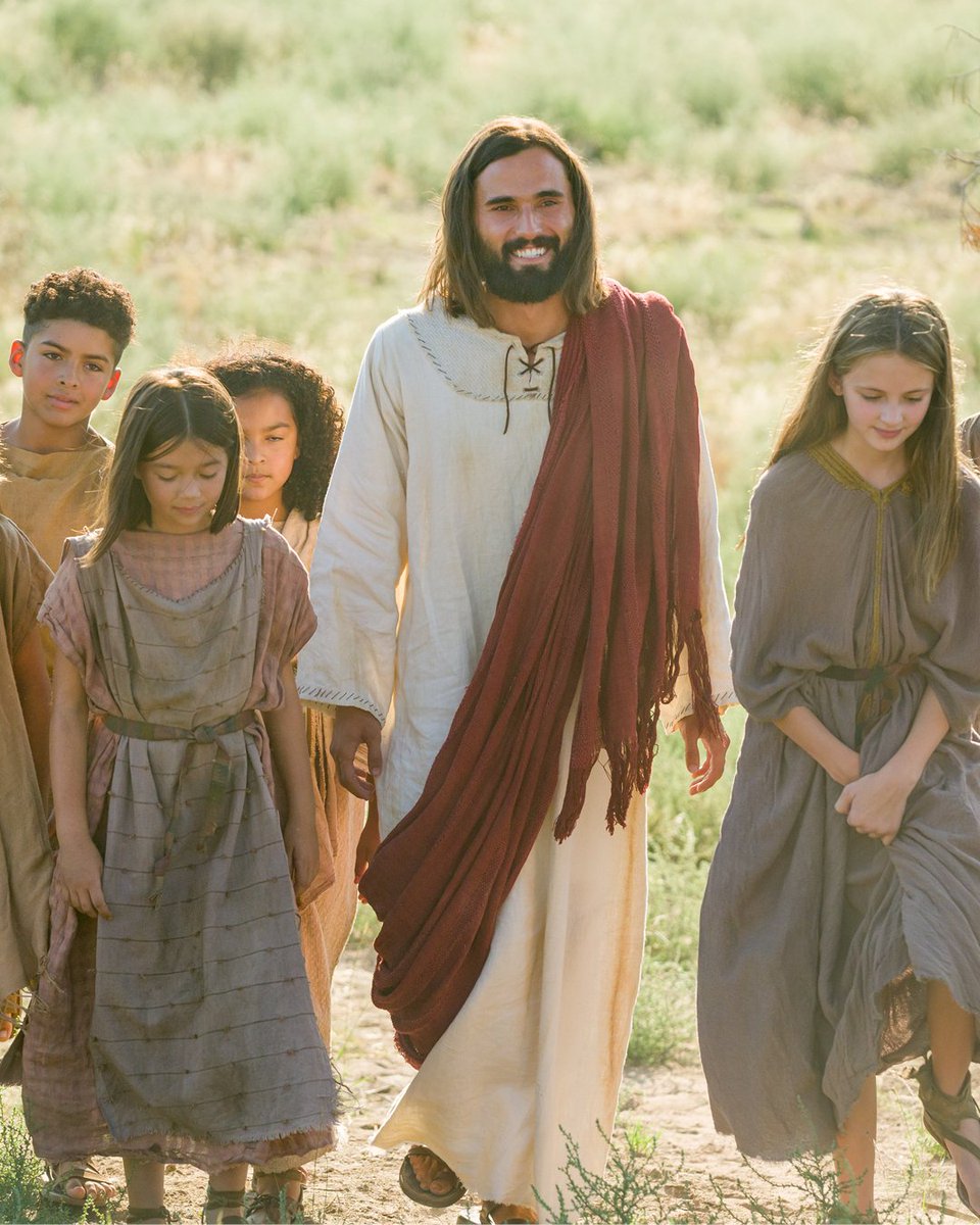 thebookofmormon's tweet photo. The Book of Mormon teaches us that our “hearts are changed through faith,” and when our faith is anchored in the love of God, our lives are richer for it (Mosiah 5:7).

How have you let the Atonement of Jesus Christ change your heart during difficult times?

#TheBookOfMormon https://t.co/EGWulge2CC