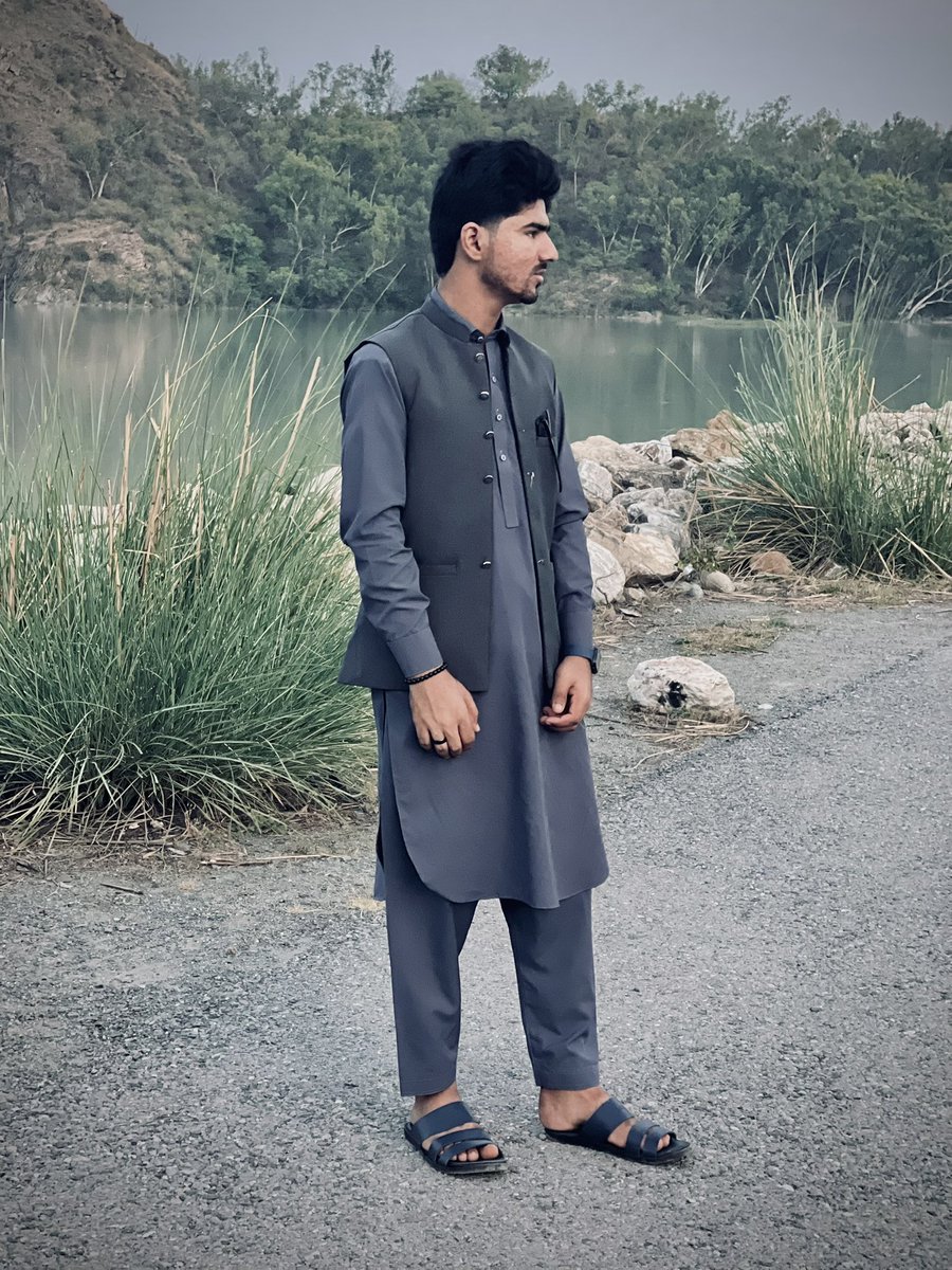 hashu_khn's tweet photo. Eid Mubarak Everyone 🩶✨
#fyp #viral #hashukhan https://t.co/ooDMS3pdhr