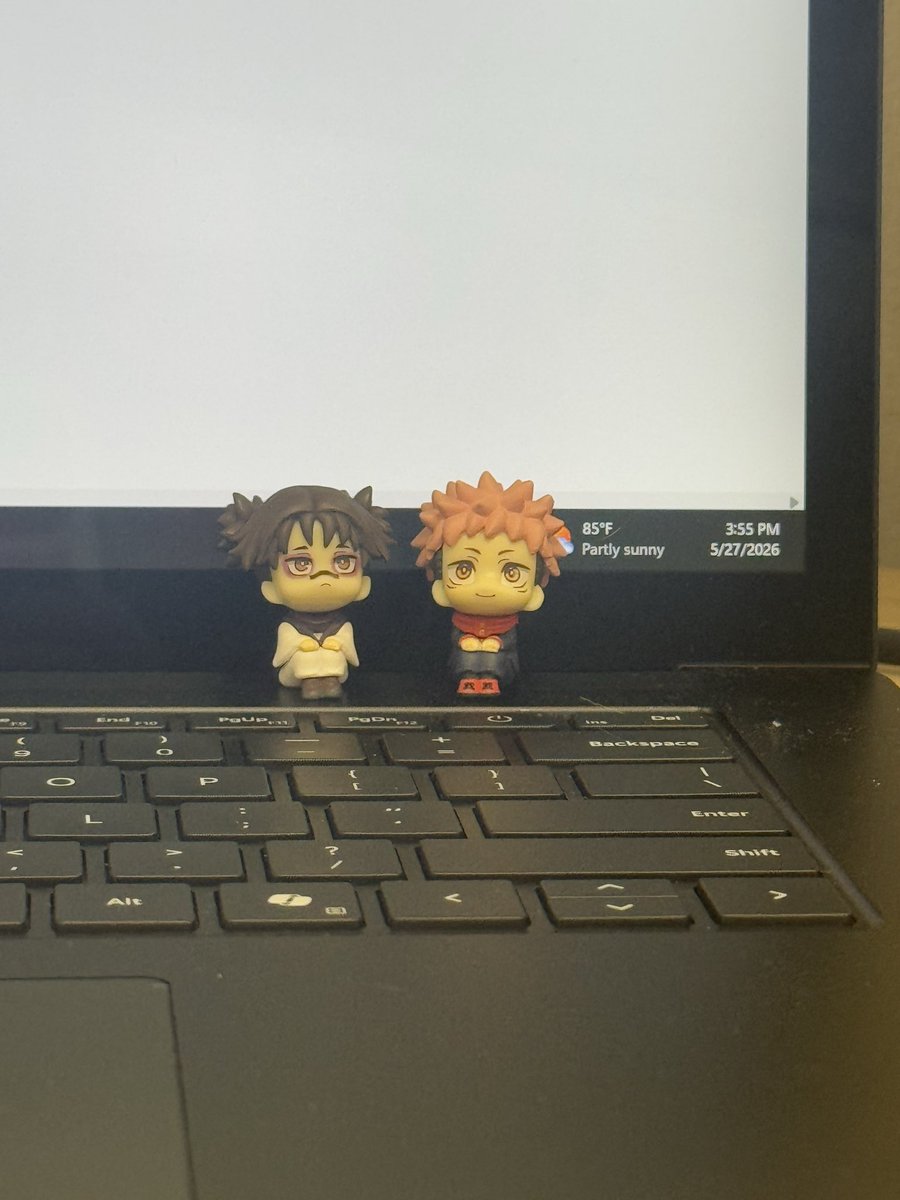 thenamesmirror's tweet photo. they are helping me work >:) https://t.co/PAa1rwCEaE
