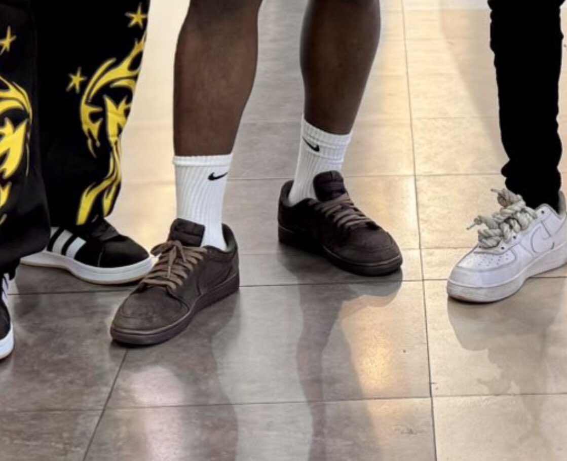 AkampoiA's tweet photo. @kwadwosheldon Can you tag me with your sneakers plug? https://t.co/qdDYjMFrPd