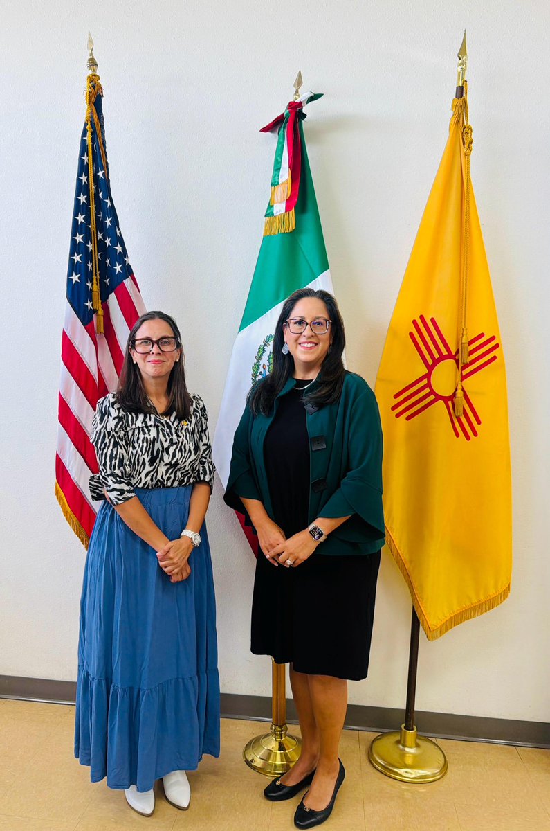 ConsulMexAlb's tweet photo. El @ConsulMexAlb agradece la visita de la oficina del Defensor Público de Nuevo México, y el valioso intercambio de experiencias, retos y buenas prácticas con el equipo de Protección del Consulado de México en Albuquerque. 🇲🇽🤝🇺🇸 

Durante la reunión se analizaron los retos que enfrentan las personas mexicanas detenidas, incluyendo barreras lingüísticas, acceso a justicia, salud mental y posibles consecuencias migratorias de delito diversos. Asimismo, se destacó la importancia de la notificación consular conforme a la Convención de Viena sobre Relaciones Consulares de 1963, y la colaboración institucional para fortalecer la asistencia y protección consular.

También se dialogó sobre visitas de protección a centros de detención, orientación jurídica, referencia de casos vulnerables y la participación conjunta en eventos comunitarios e informativos. 

Nuestra comunidad hoy está más unida e informada que nunca. 

@NMDefenders #ProtecciónConsular #ConsulMexAlb #ConoceTusDerechos
#MexicanosEnUSA 

******

The @ConsulMexAlb extends its appreciation to the New Mexico Office of the Public Defender for their visit and for the valuable exchange of experiences, challenges, and best practices with the Protection Department team at the Consulate of Mexico in Albuquerque. 🇲🇽🤝🇺🇸

During the meeting, both teams discussed the challenges faced by detained Mexican nationals, including language barriers, access to justice, mental health concerns, and the potential immigration consequences associated with various criminal offenses. The importance of consular notification in accordance with the 1963 Vienna Convention on Consular Relations was also highlighted, along with the value of institutional collaboration to strengthen consular assistance and protection efforts.

The conversation also included discussions on protection visits to detention centers, legal orientation, referrals for vulnerable cases, and joint participation in community outreach and informational events.

Today, our community is more united and informed than ever.

@NMDefenders #ProtecciónConsular #ConsulMexAlb #ConoceTusDerechos #MexicanosEnUSA