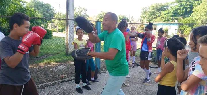 CNCTVGranma's tweet photo. Diversas actividades deportivas se realizaron en los 13 municipios granmenses para conmemorar el Día del Desafío. Desde los combinados deportivos se convocó a esta jornada en la que la práctica de alguna actividad física o deporte era fundamental. https://t.co/Hn5rXFE0My