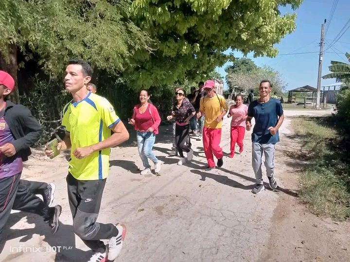 CNCTVGranma's tweet photo. Diversas actividades deportivas se realizaron en los 13 municipios granmenses para conmemorar el Día del Desafío. Desde los combinados deportivos se convocó a esta jornada en la que la práctica de alguna actividad física o deporte era fundamental. https://t.co/Hn5rXFE0My