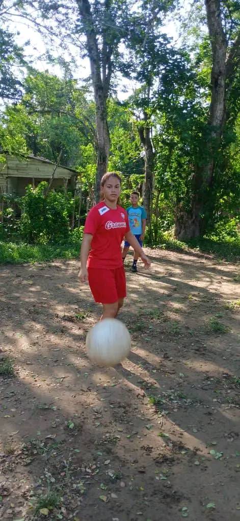 CNCTVGranma's tweet photo. Diversas actividades deportivas se realizaron en los 13 municipios granmenses para conmemorar el Día del Desafío. Desde los combinados deportivos se convocó a esta jornada en la que la práctica de alguna actividad física o deporte era fundamental. https://t.co/Hn5rXFE0My