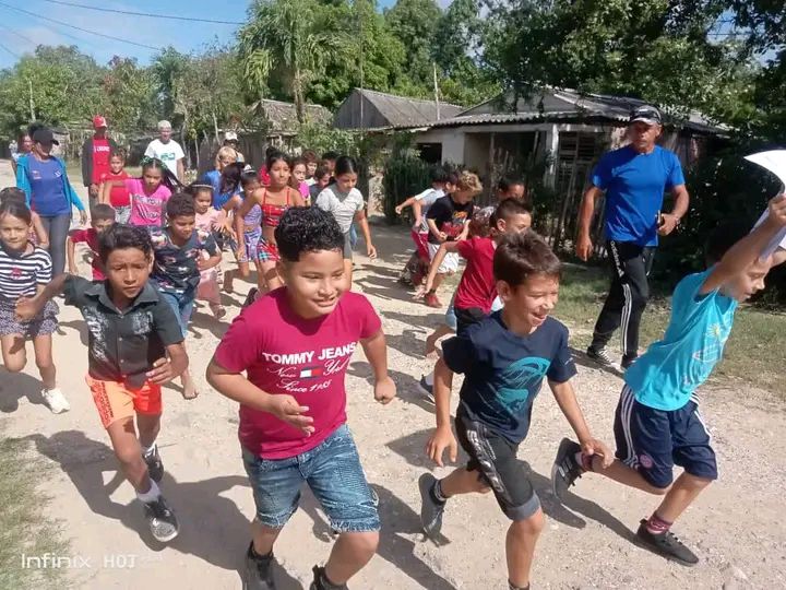 CNCTVGranma's tweet photo. Diversas actividades deportivas se realizaron en los 13 municipios granmenses para conmemorar el Día del Desafío. Desde los combinados deportivos se convocó a esta jornada en la que la práctica de alguna actividad física o deporte era fundamental. https://t.co/Hn5rXFE0My