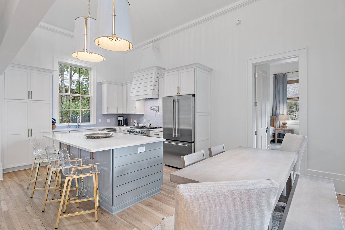 Royal_30A's tweet photo. Summer is waiting at Bluegrass Blessings in Rosemary Beach! 

Recently renovated with a private splash pool, outdoor kitchen + bar, and just a 3-minute walk to the beach and town square.

Remaining summer dates are booking fast. https://t.co/s7Zi8z3BSf https://t.co/0eGcm5XbAG