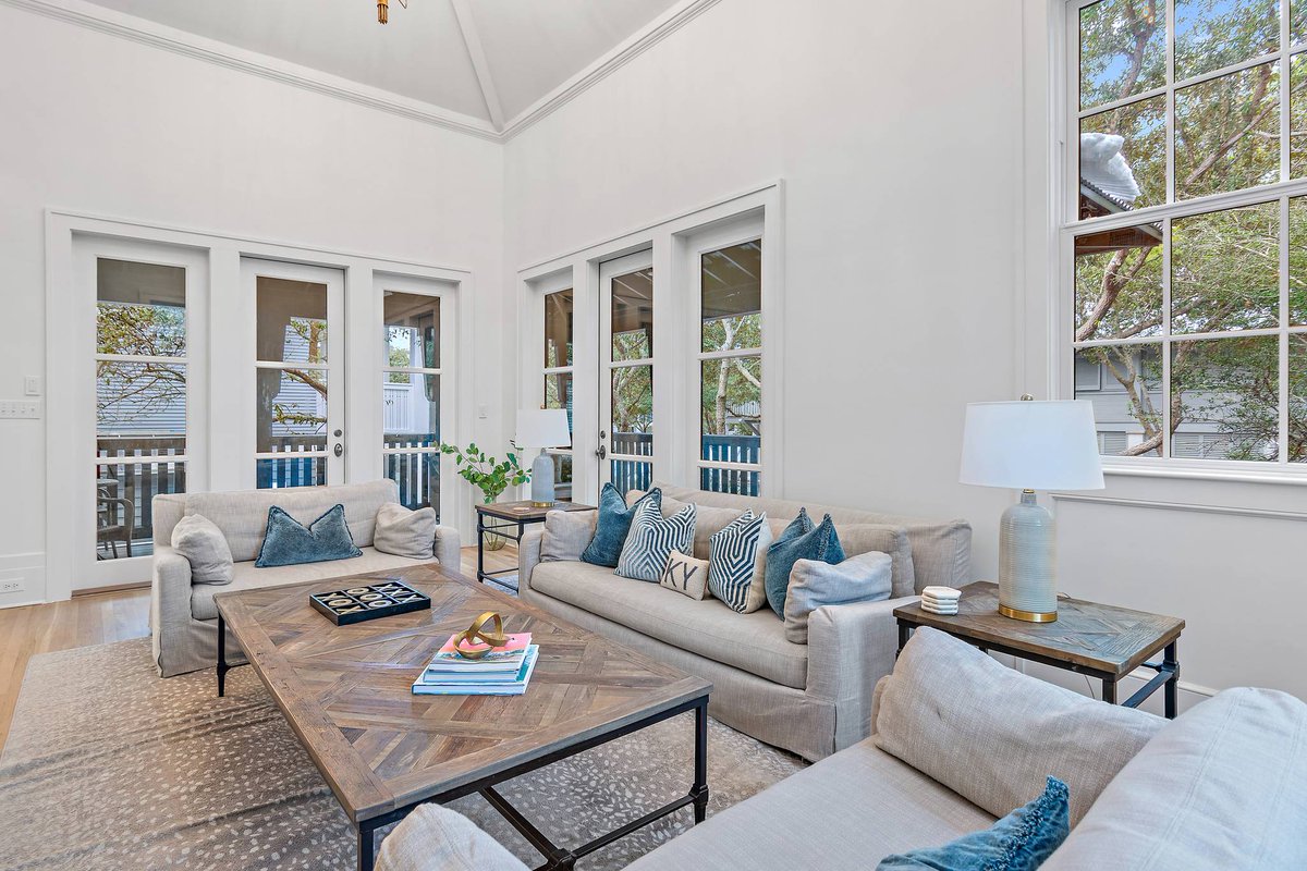 Royal_30A's tweet photo. Summer is waiting at Bluegrass Blessings in Rosemary Beach! 

Recently renovated with a private splash pool, outdoor kitchen + bar, and just a 3-minute walk to the beach and town square.

Remaining summer dates are booking fast. https://t.co/s7Zi8z3BSf https://t.co/0eGcm5XbAG