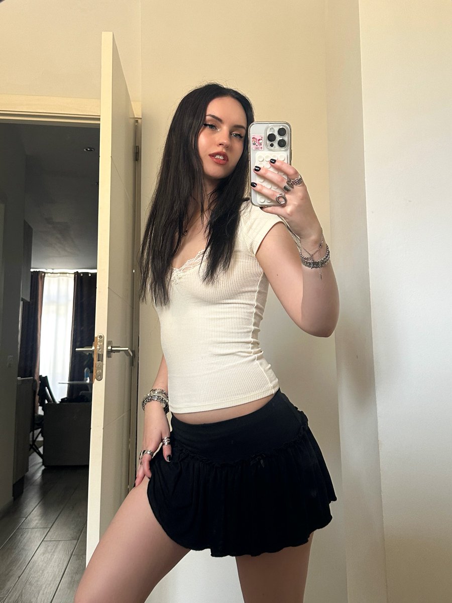 Goddess Jennifer tweet media