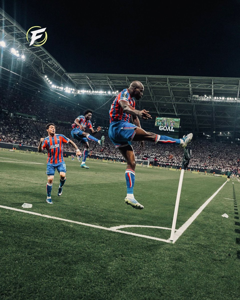 falsoturkiye's tweet photo. Avrupa kupalarında İngilizlerin ambargosu! 🔥
​Leipzig’de oynanan finalde kupaya uzanan taraf Crystal Palace oldu.
​Aston Villa’nın Avrupa Ligi şampiyonluğunun ardından, Konferans Ligi şampiyonu da bir başka İngiliz ekibi Crystal Palace oldu! 💪
#UECLfinal #UEFA #UECL https://t.co/HYvkndxyr6