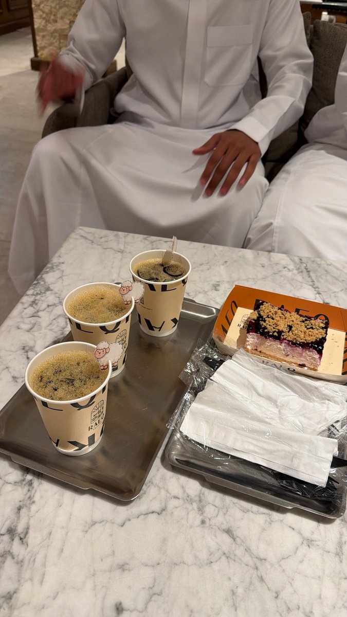 عُ tweet media