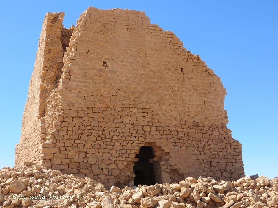 Libyanhistory's tweet photo. Qasbat Al-Mahras in Wadi Masouji near Bani Walid city, the building has a staircase leading upstairs, dated back to between 3rd and 7th century AD https://t.co/APHite996B