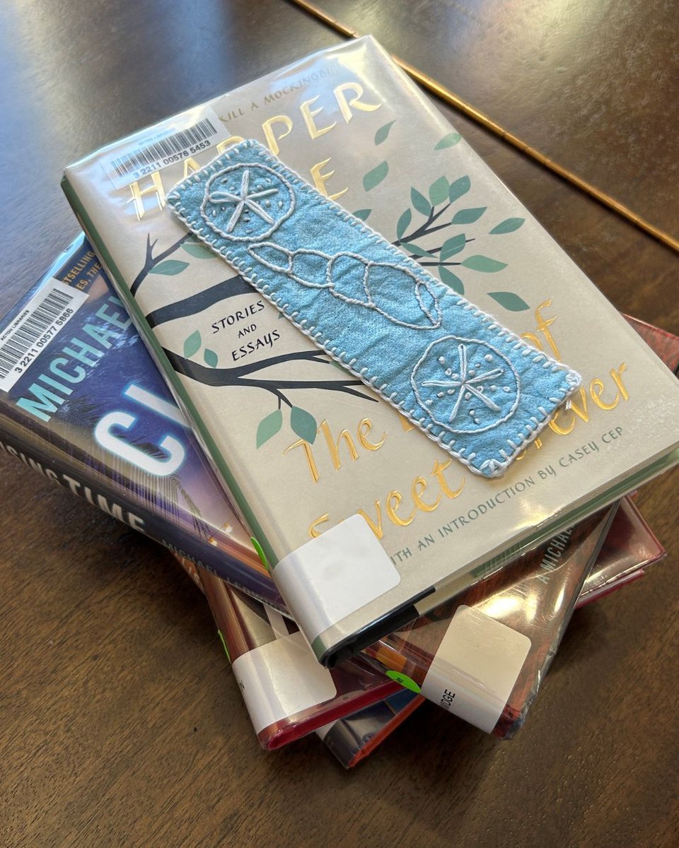 ActonCitLibrary's tweet photo. Sewing and Embroidery Club @ West! Wed, June 3, 2—3PM, West Acton Citizens' Library. This month's craft will be: Seashell Bookmarks. Sign up on the program page on our website here: https://t.co/5m5dJ4wpp2 

See bio for accessibility info. https://t.co/yYH68ltt3O