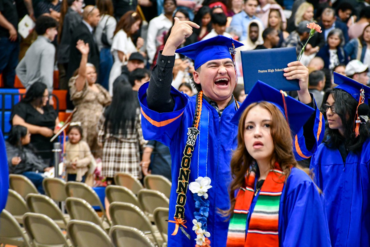 FentonHS's tweet photo. We are excited to share more photos from the May 21 Commencement Ceremony. Please enjoy, share, and congratulate our incredible Class of 2026 graduates! 
⁣
A link to the livestream video and the program can be found on our website: https://t.co/JwYJxRwN23 https://t.co/nure27HaIh