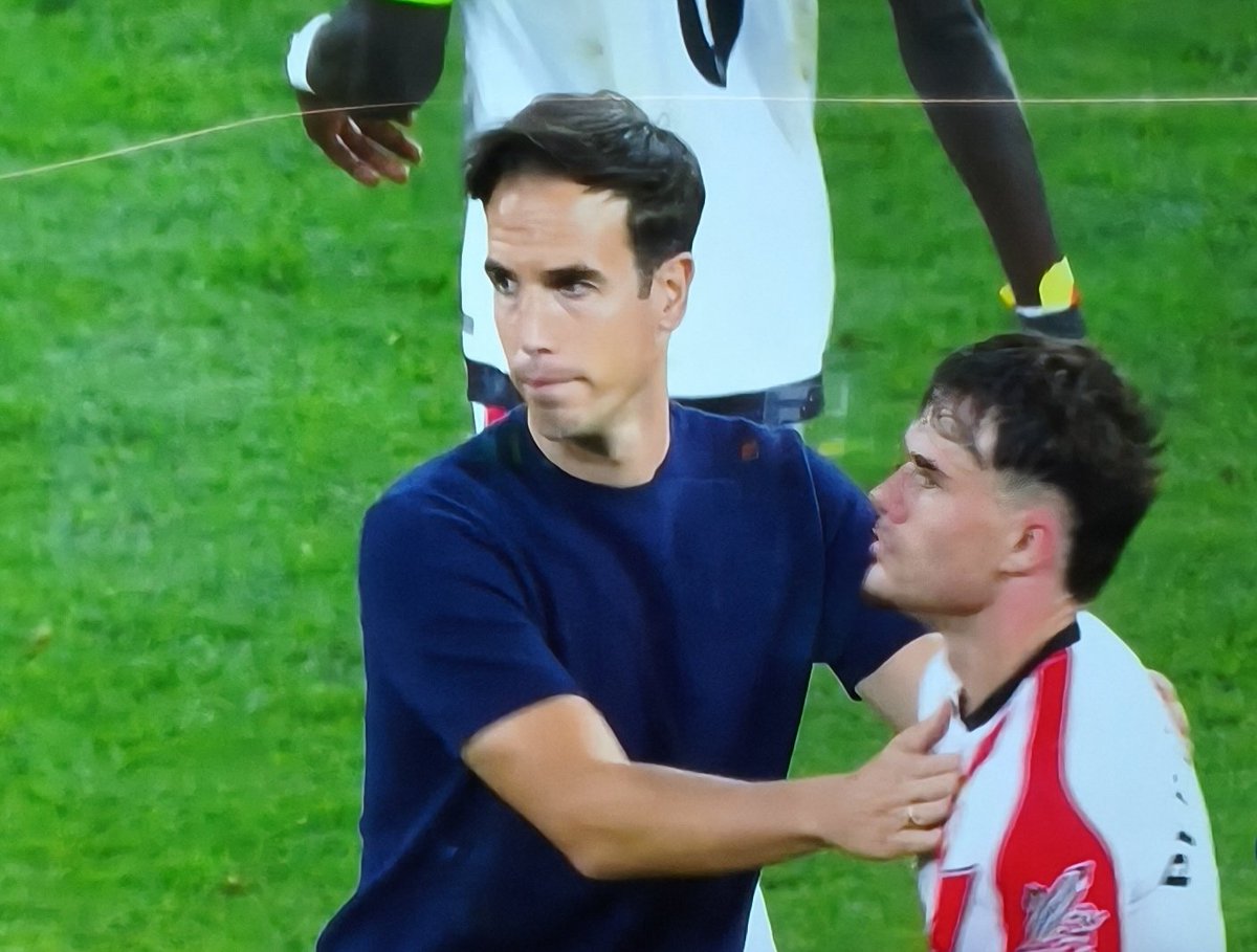 AmaroJonay's tweet photo. 🏆 Ha llevado al Rayo a soñar con un título europeo. 

💪 Ha metido al Rayo en el Top-10 de LA LIGA durante dos años seguidos cuando aspiraban a no descender. 

🤯 Ha mejorado a todos los futbolistas. 

💰 Solo gastaron 7 millones en 2 campañas. 

♥️ GRACIAS, DON ÍÑIGO PÉREZ SOTO https://t.co/D48jsT7ZpZ