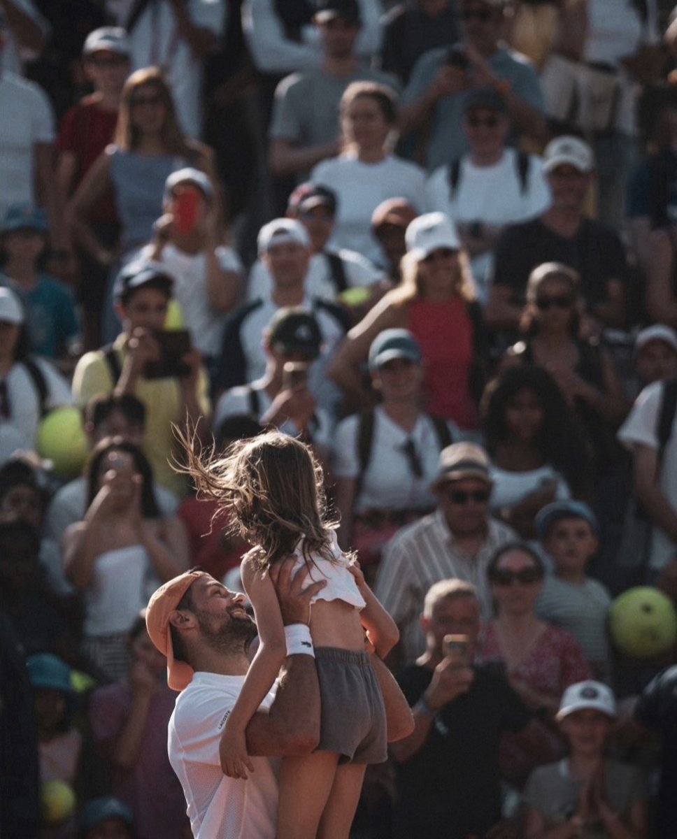 DjokovicFan_'s tweet photo. Novak Djokovic and Tara. Beautiful. ❤️ https://t.co/FNVnaPujbF