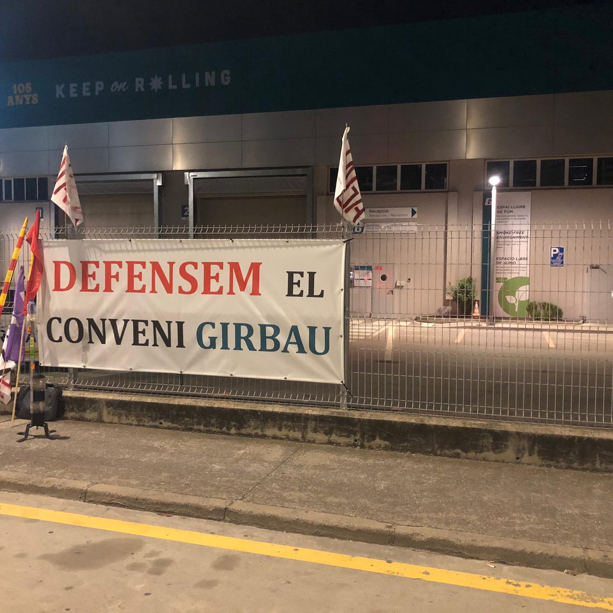 FICCOOCat's tweet photo. Seguiment del 100 % de la vaga a Girbau al torn de nit ✊️

Els treballadors i treballadores han aturat la planta pel desbloqueig de la negociació del coveni. https://t.co/T0e91rRB31