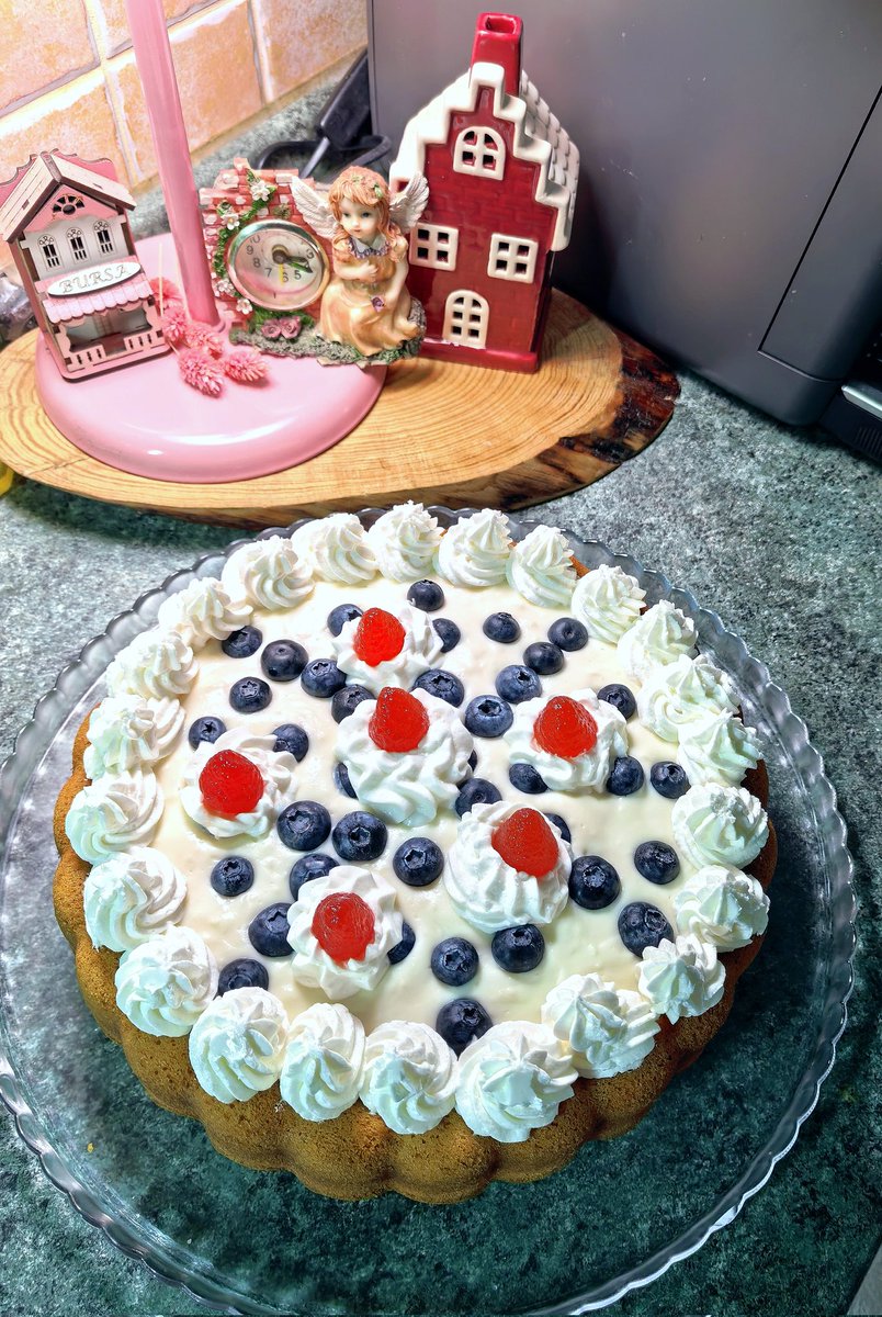 CeynoChef's tweet photo. Cake time https://t.co/zAcvdPzODq