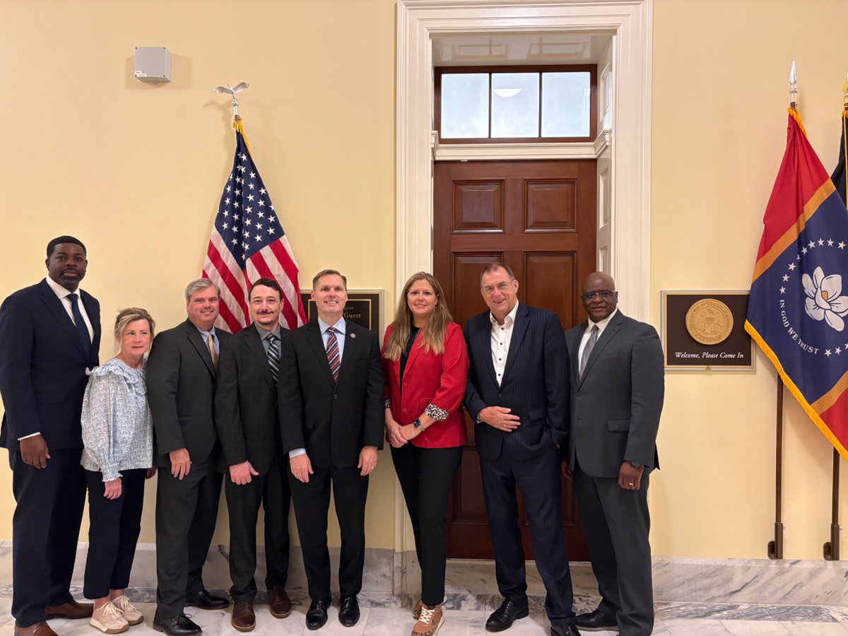 RepMichaelGuest's tweet photo. Thank you to the Mississippi Automotive Manufacturers Association for stopping by my D.C. office. Mississippi is blessed to be a national leader in automobile production with both Toyota and Nissan calling Mississippi home. https://t.co/SyMQc4P08t