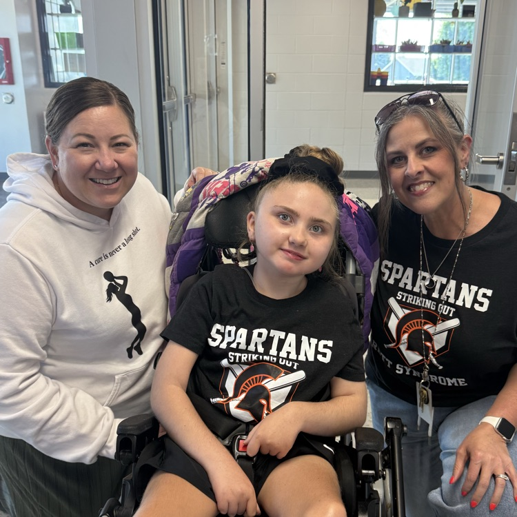 SolonCSD's tweet photo. Today was Team Alli Day!

So fun to see all the love and support for our Alli girl!! https://t.co/jmYI1B4t6S