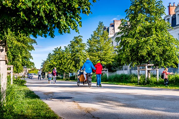 Angers's tweet photo. Mercredi 27 mai, l'Observatoire des villes vertes de France a présenté son palmarès 2026. #Angers conserve la première place de ce classement, pour la cinquième fois consécutive.

https://t.co/ngQuqMDrsp https://t.co/DCVK3GsyBm