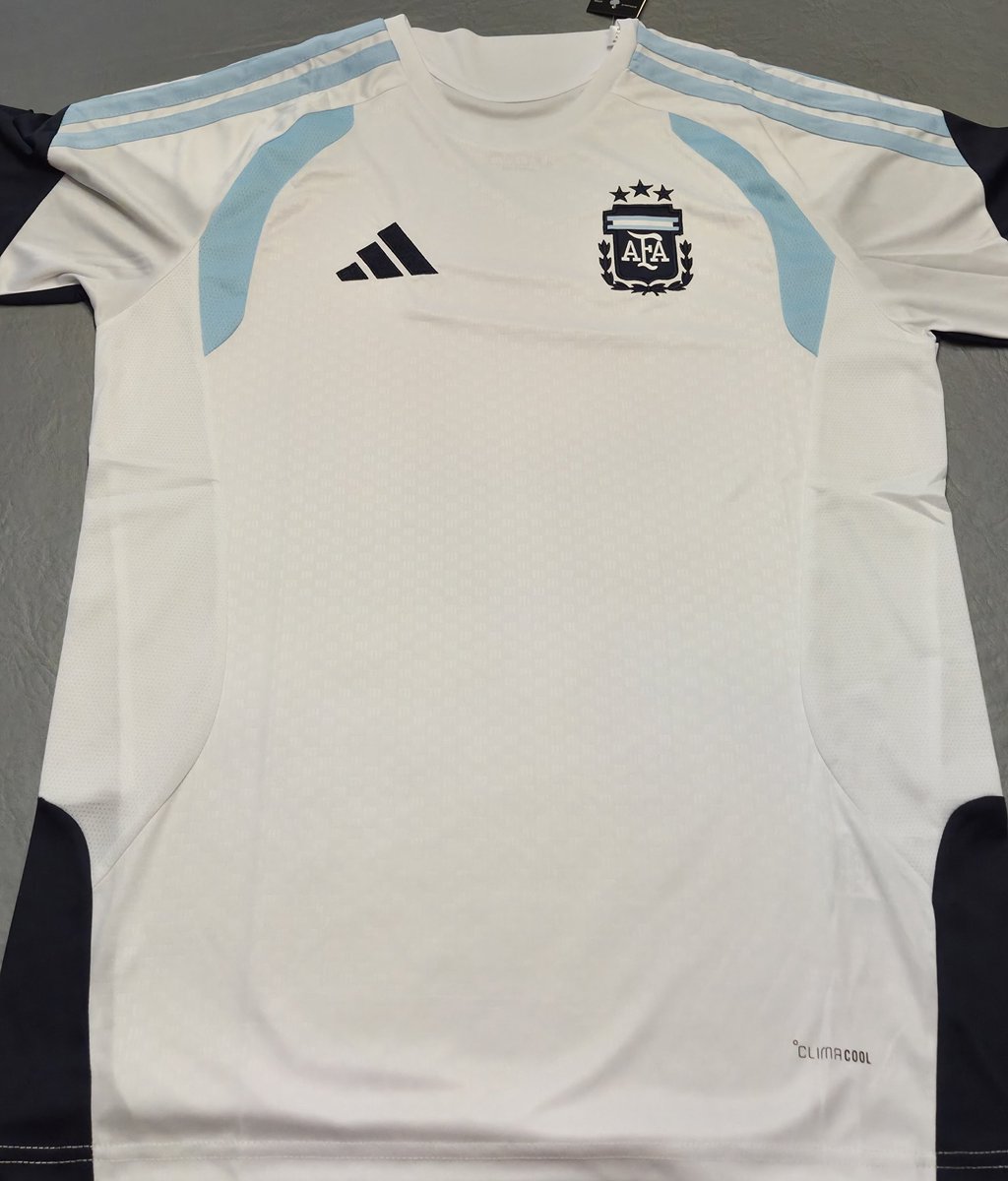 anti_boti's tweet photo. Huang tiene tremendas camisetas. Ahora que las #Botis juegan al fútbol, mandó una de Argentina de entrenamiento y otra retro del Manchester United. La calidad no tiene sentido!!
Acá pueden ver todo su catálogo: https://t.co/fZagNAxJbq
📲 Agrégala en Telegram
👇👇👇👇👇
https://t.co/BfnXQtAmXG