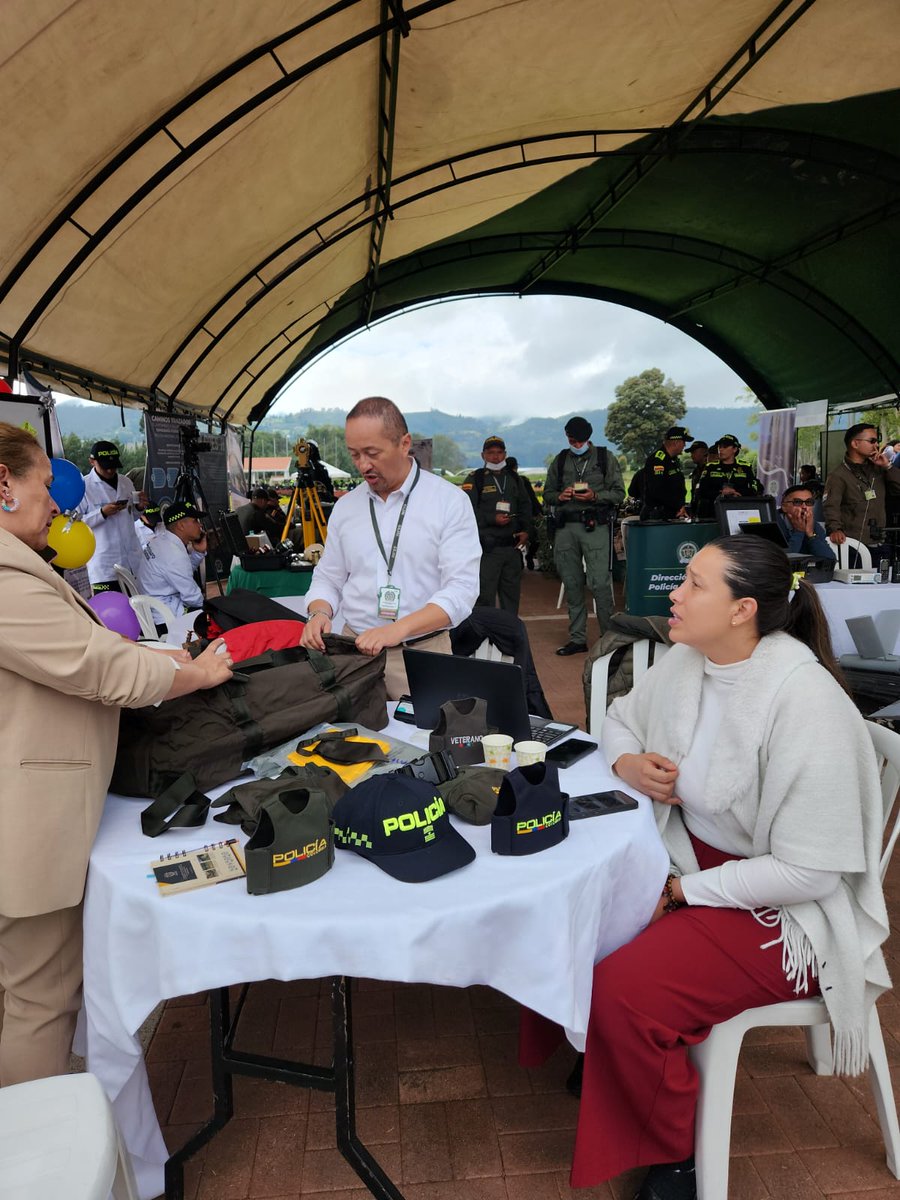 FORPO's tweet photo. ¡Concluimos con éxito nuestra visita a la ESJIM en Sibaté! 🏬✨
Hoy participamos en la Feria de Servicios, reafirmando nuestro compromiso con el bienestar y el progreso del personal policial. Gracias a los que visitaron nuestro stand para conocer de cerca nuestra oferta. https://t.co/ZimGTH4Kru