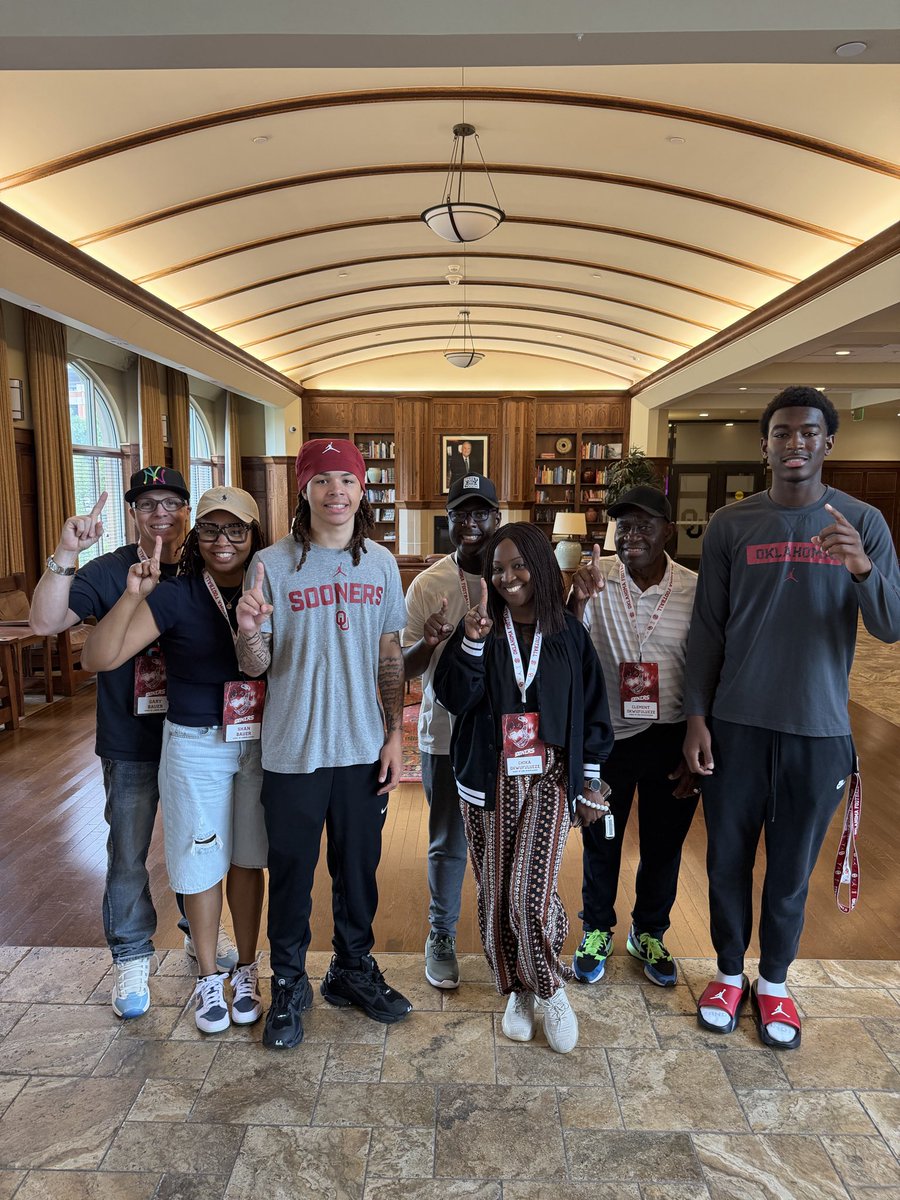 HeadingtonHall's tweet photo. The newest members of Team 132 have arrived to #HomeSweetHeadington‼️🏡☝️

#OUFamily #OUDNA #ChampU #BoomerSooner https://t.co/IUTNU0vdQr