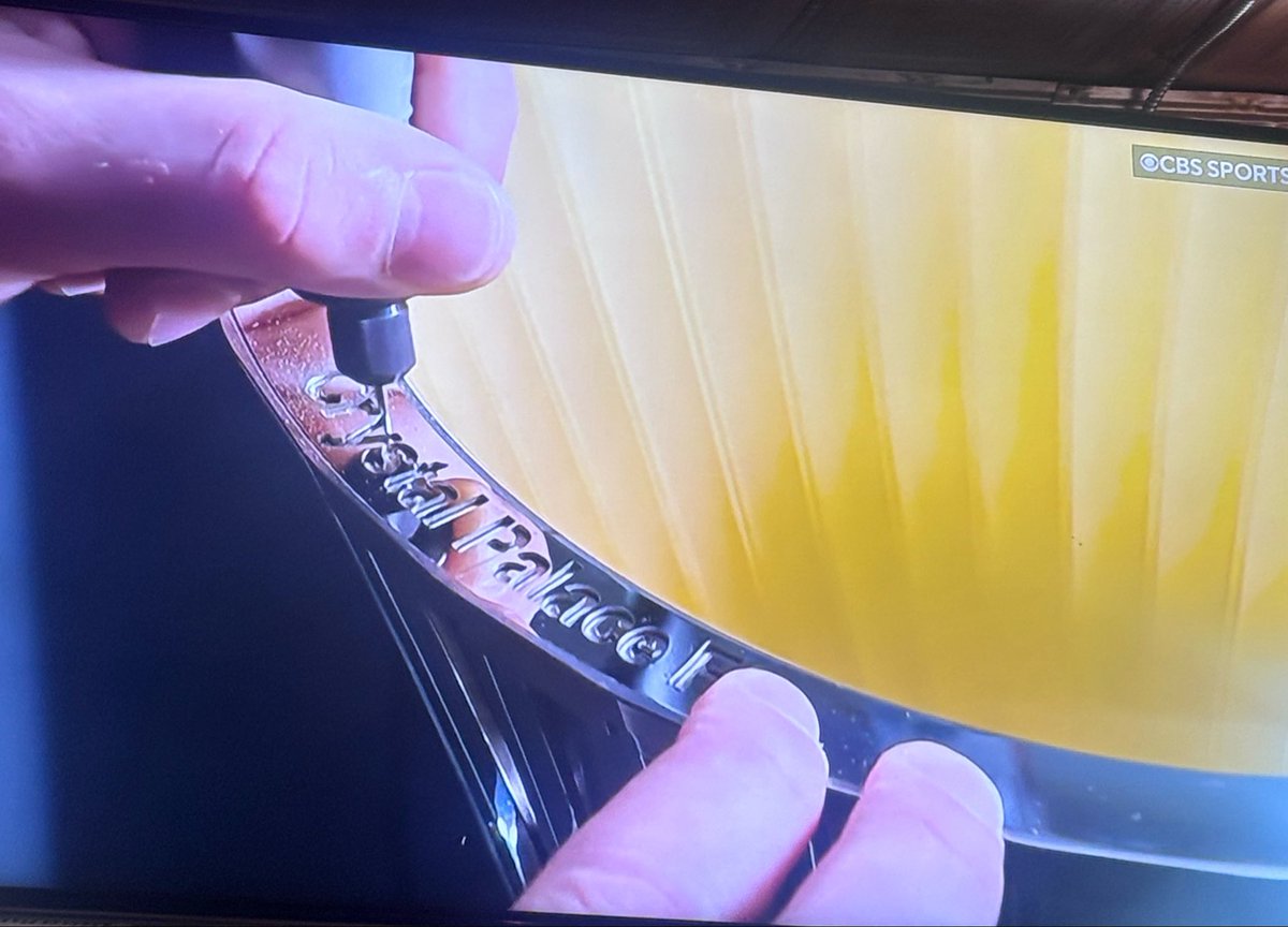 couldbexav's tweet photo. built from glass, etched in silver https://t.co/LgqOjwQ4Ep