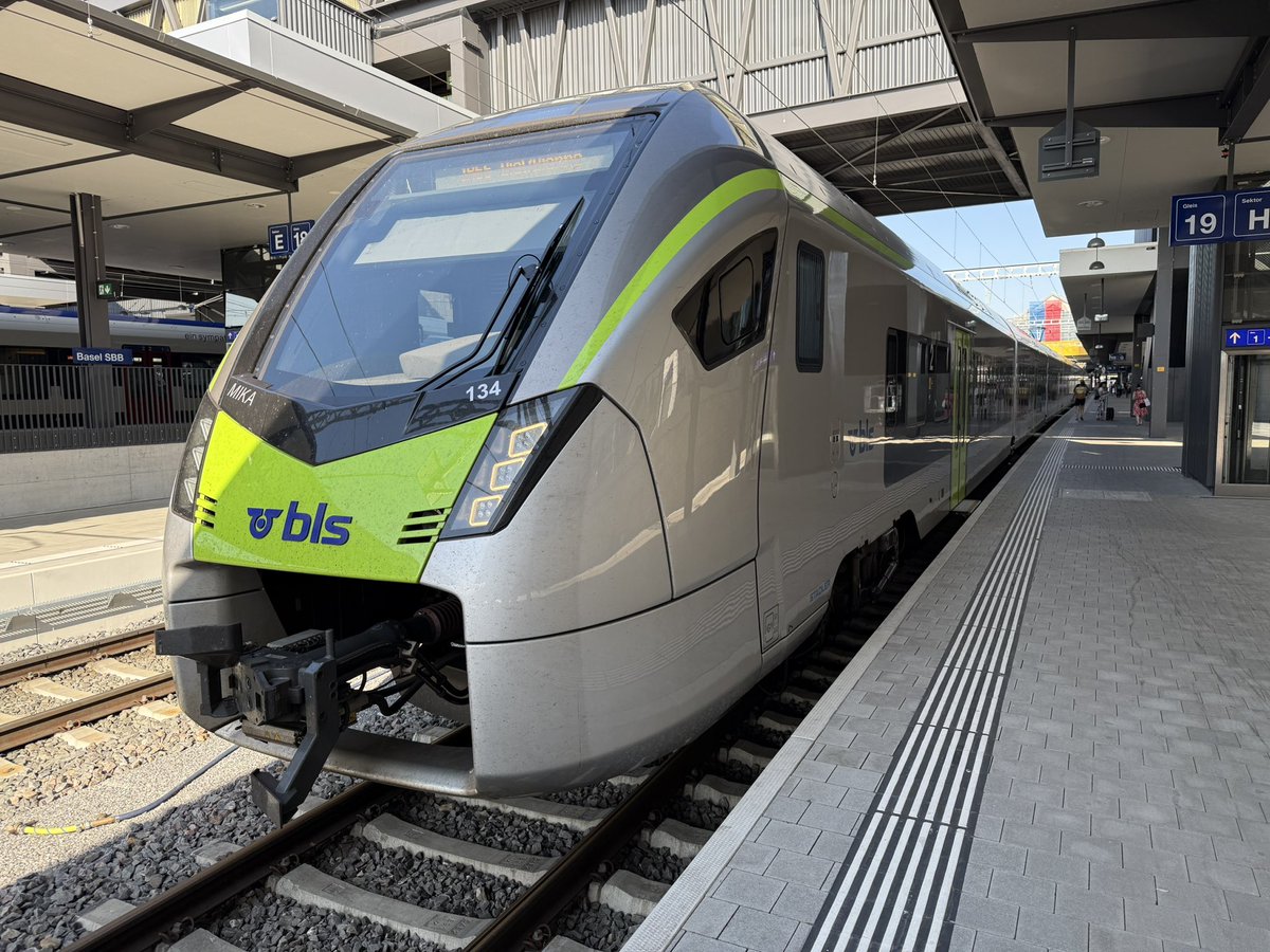 matzelokf's tweet photo. Tag 5 von 6 und heute mal was neues. Da wir ja jetzt Biel-Basel fahren waren wir heute dort unterwegs. Zuerst nach Biel, Kurzpause, dann Dienstfahrt nach Delémont, dort einen Mika nehmen, nach Basel, mit zwei wieder nach Delémont und nochmals nach Basel und zurück. #BLSAG https://t.co/wiPG8nt2jr