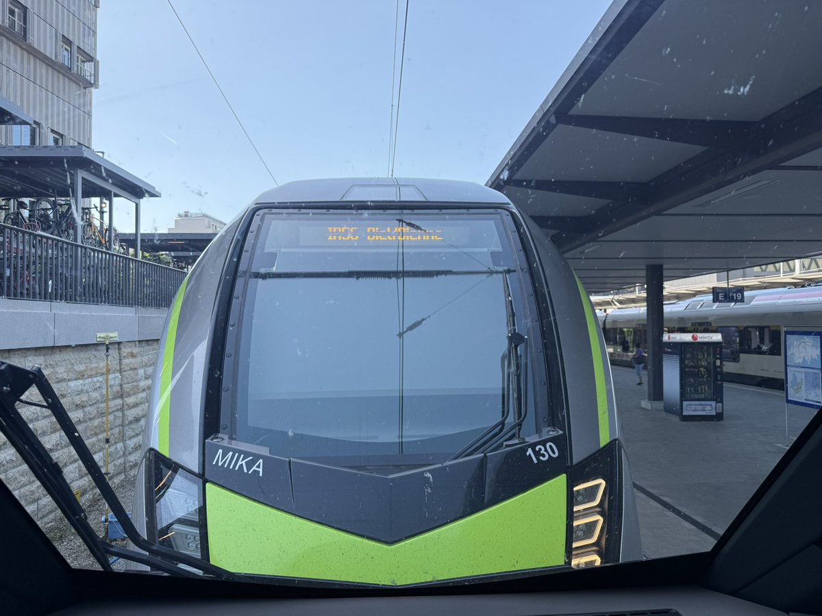 matzelokf's tweet photo. Tag 5 von 6 und heute mal was neues. Da wir ja jetzt Biel-Basel fahren waren wir heute dort unterwegs. Zuerst nach Biel, Kurzpause, dann Dienstfahrt nach Delémont, dort einen Mika nehmen, nach Basel, mit zwei wieder nach Delémont und nochmals nach Basel und zurück. #BLSAG https://t.co/wiPG8nt2jr