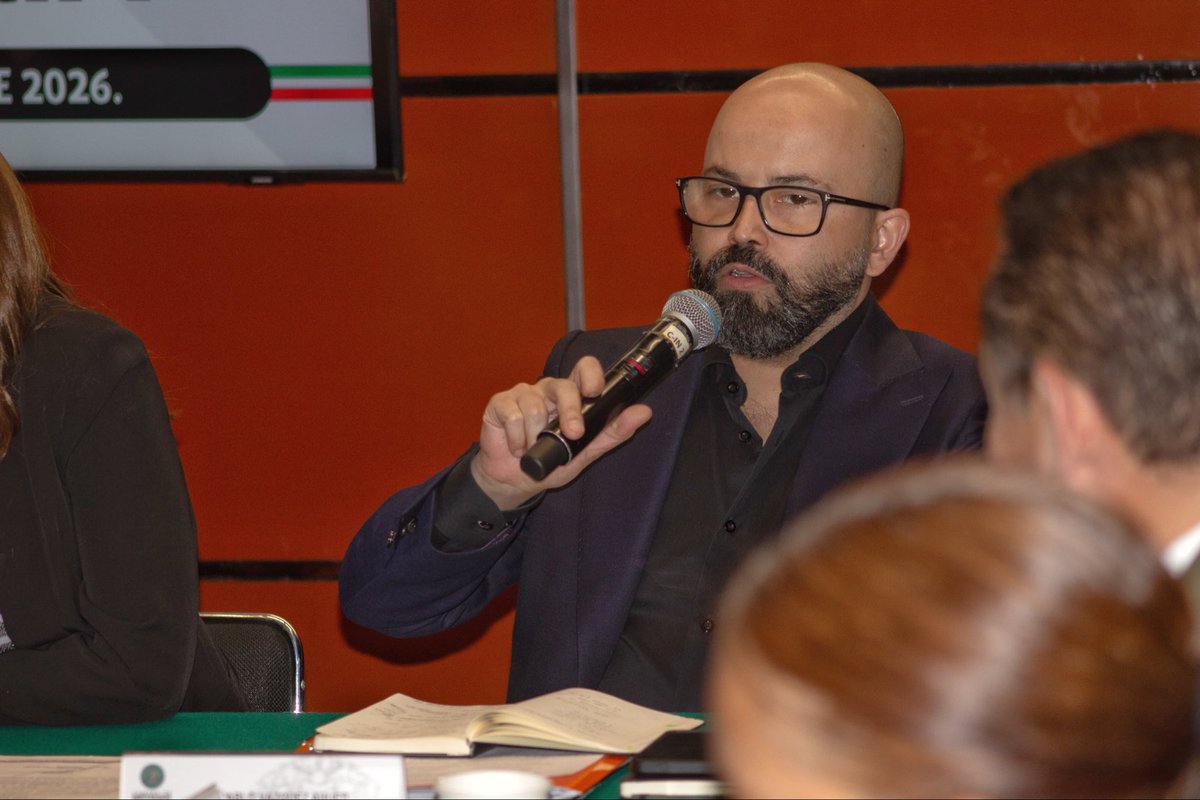 SergioGilRu's tweet photo. Debate intenso en Comisiones. Mientras algunos piensan en acumular más poder, nosotros pensamos en la gente. 

Desde la #BancadaNaranja seguimos poniendo a las personas al centro de cada decisión. 👊🏽🧡 https://t.co/7HrbRiwohV