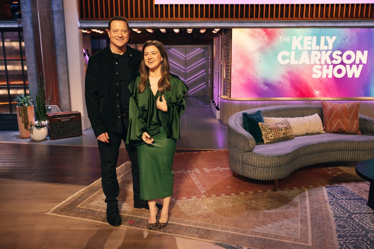 KellyClarksonTV's tweet photo. Hanging out with Brendan Fraser and David Tennant today PLUS a Cameo-oke from Julia Cole, a huge surprise from conductor Marin Alsop, former First Lady of Iceland Eliza Reid, and The Travel Mom! https://t.co/GlgfN34DDm